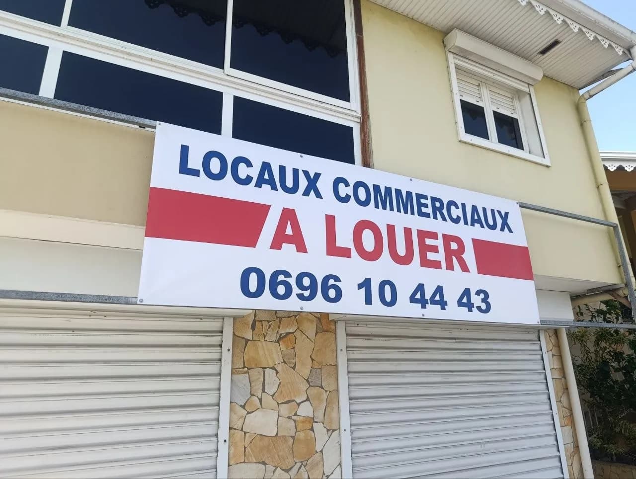 Banderole publicitaire personnalisee realisee par Artawak en Martinique